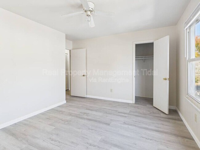 Building Photo - 1528 Darren Cir