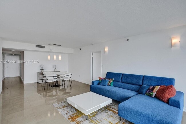 Building Photo - 20515 E Country Club Dr