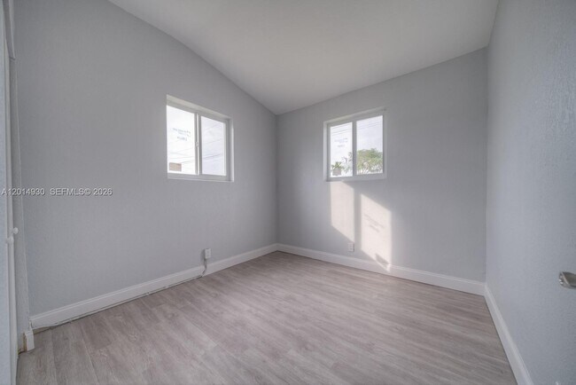 Building Photo - 17725 SW 103rd Ave