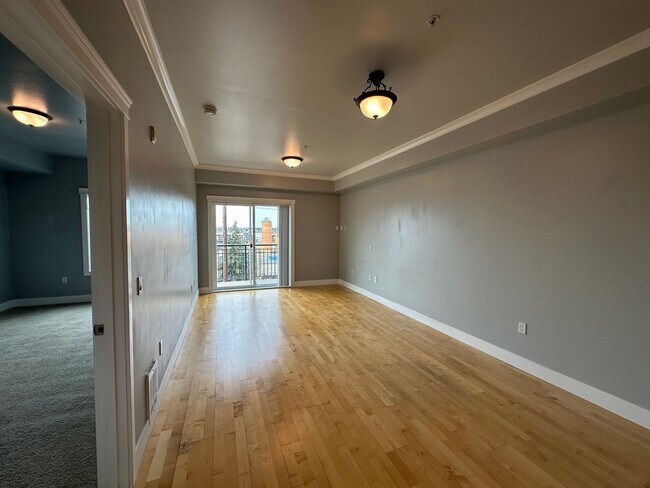 Building Photo - 1 Bed, 1 Bath Condo with Bellingham Bay View and parking garage