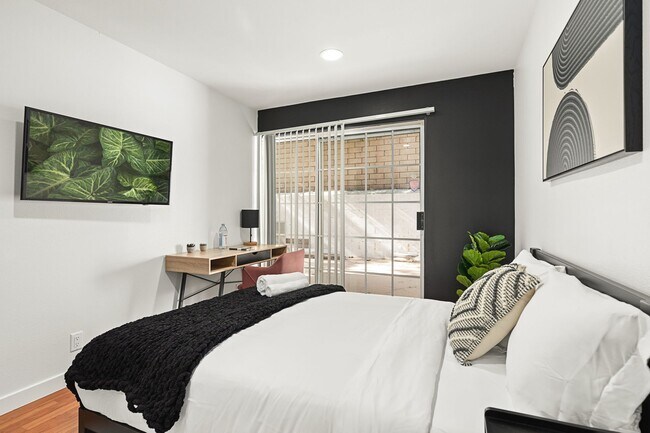 Building Photo - 10777 Ashton Ave