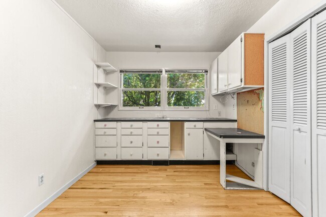 Building Photo - 9877 SE 33rd Ave