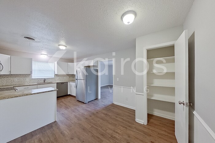 Building Photo - 5129 Leland Dr
