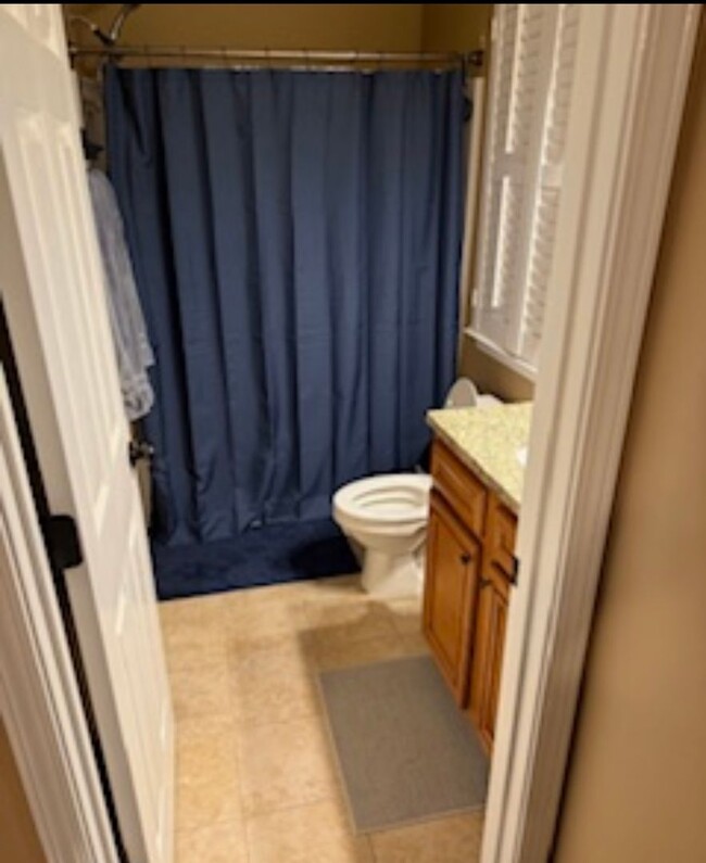 Building Photo - 3 bed 3 bath house on Anchorage Road!