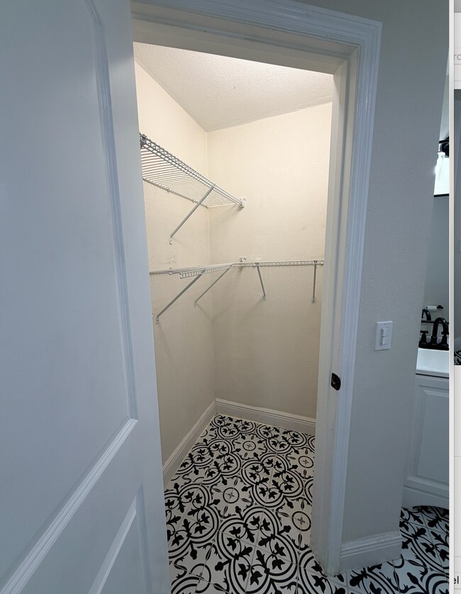 Building Photo - Midtown Studio