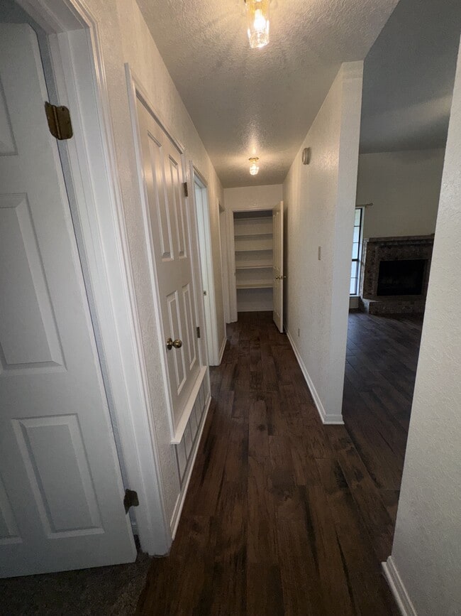 Building Photo - 1801 Thomas Ct