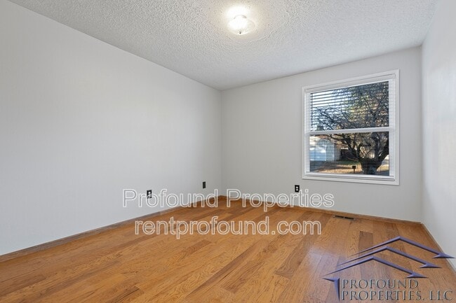 Building Photo - 19300 SW Hennig St