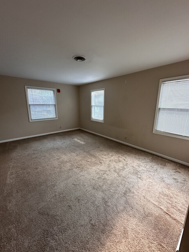Building Photo - 5025 Hillsboro Pike