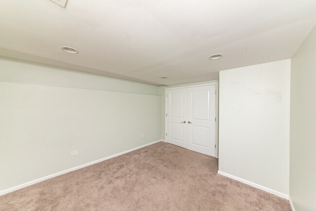 Building Photo - 712 N Willard Ct
