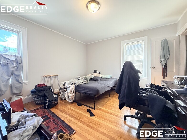 Building Photo - 66 Hunnewell Ave