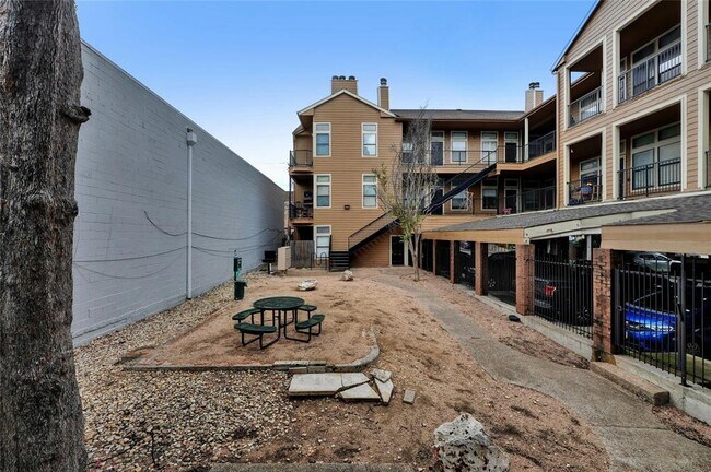 Building Photo - 2802 Nueces St