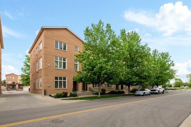 Building Photo - Amazing 1 Bedroom in the Heart of Lowry