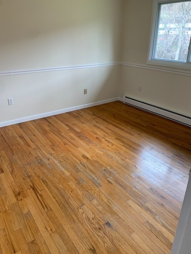 Building Photo - 2 Bedroom Apartment - Newburgh