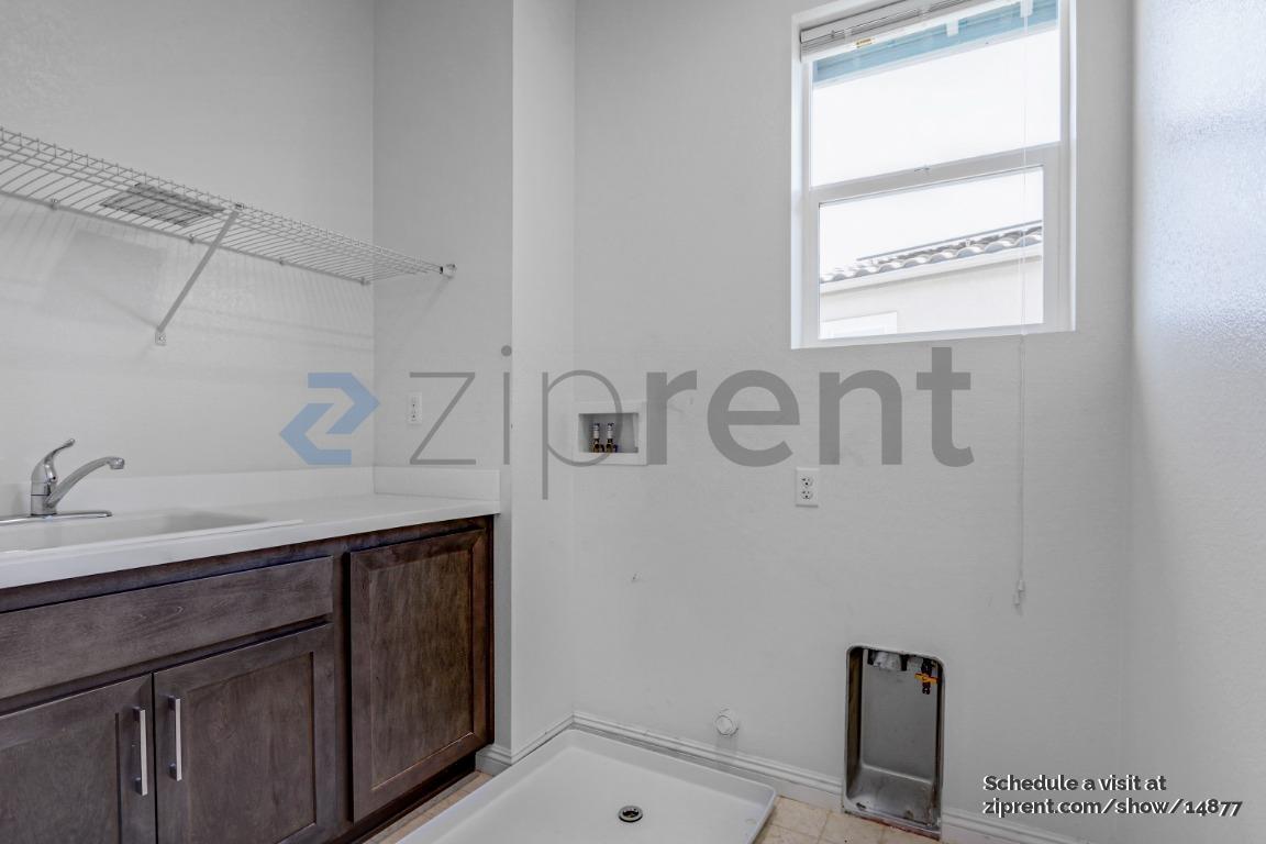 Building Photo - Unit