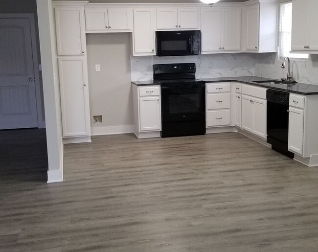 Primary Photo - 2 Bedroom, 1 1/2 bath with garage
