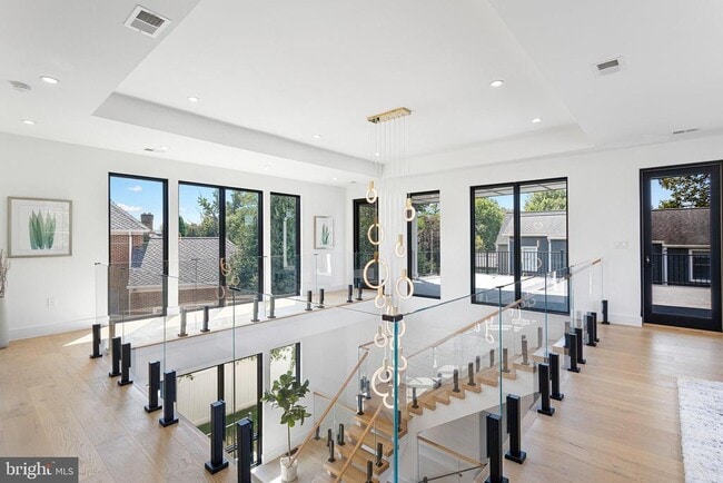 Building Photo - 1733 Chain Bridge Rd