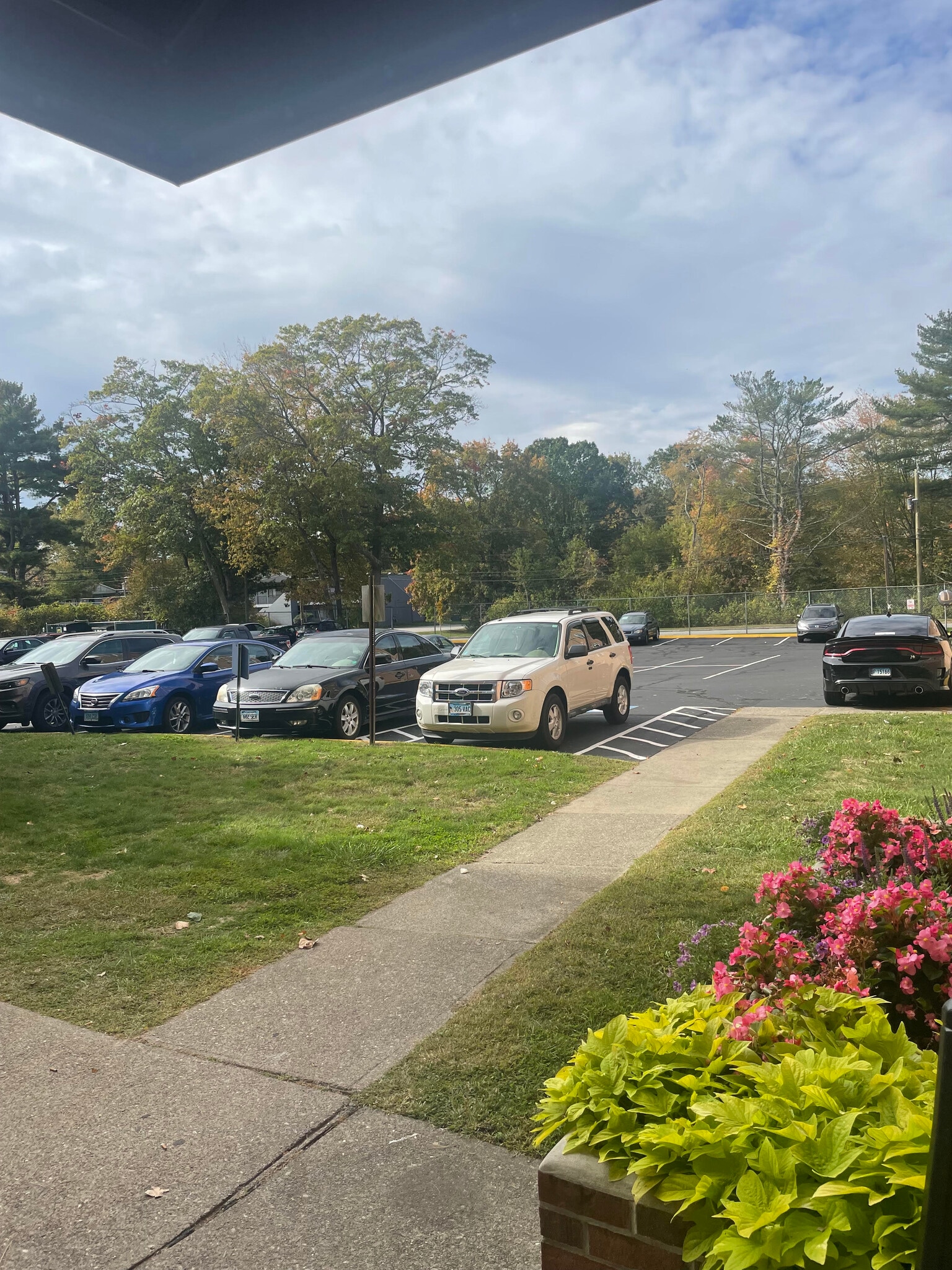 Building Photo - 70 Farmington Ave