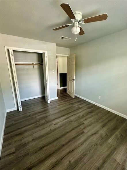 Building Photo - 6524 Blue Grass Dr