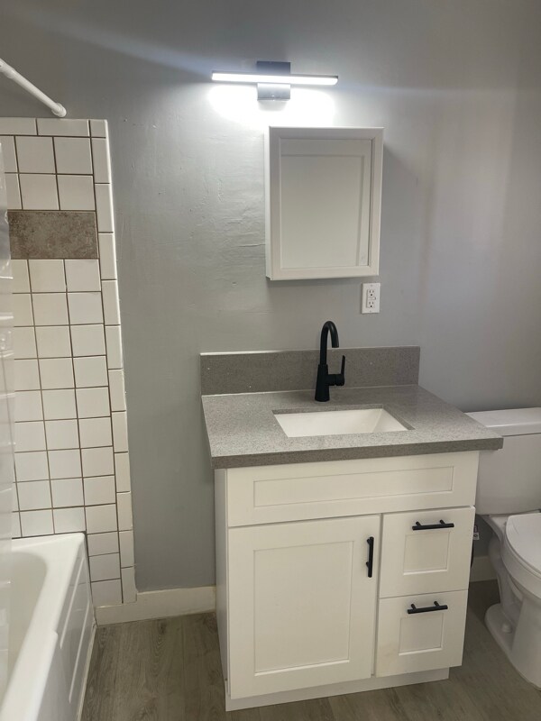 Building Photo - 214 Spruce St