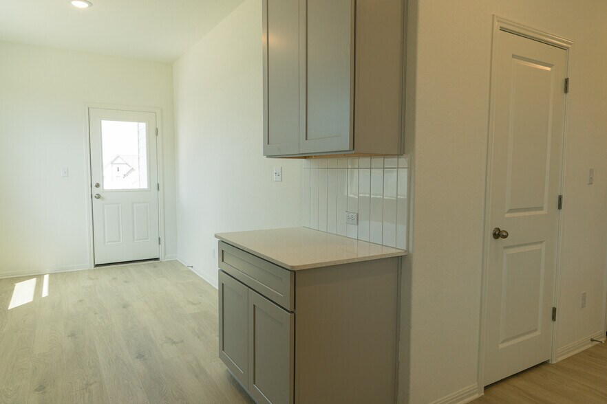 Building Photo - 388 Glocken Ln