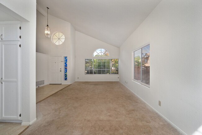 Building Photo - CHARMING HOME IN TEMECULA 3 BD/2.5 BA | OV...