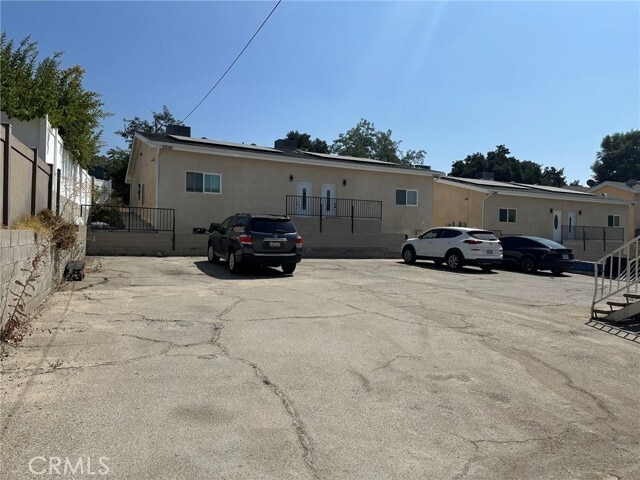 Building Photo - 10060 Pinewood Ave