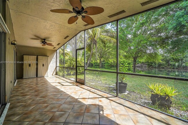 Building Photo - 616 Woodgate Cir
