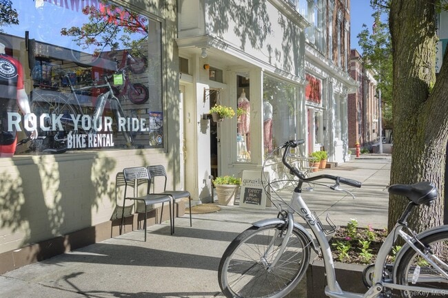 Building Photo - 19 Bridge St