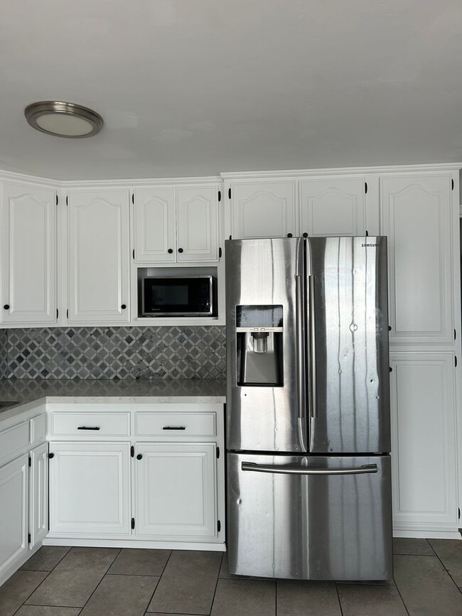 Building Photo - 4 BR/2 BA House