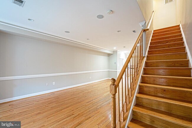 Building Photo - 1535 Gales St NE