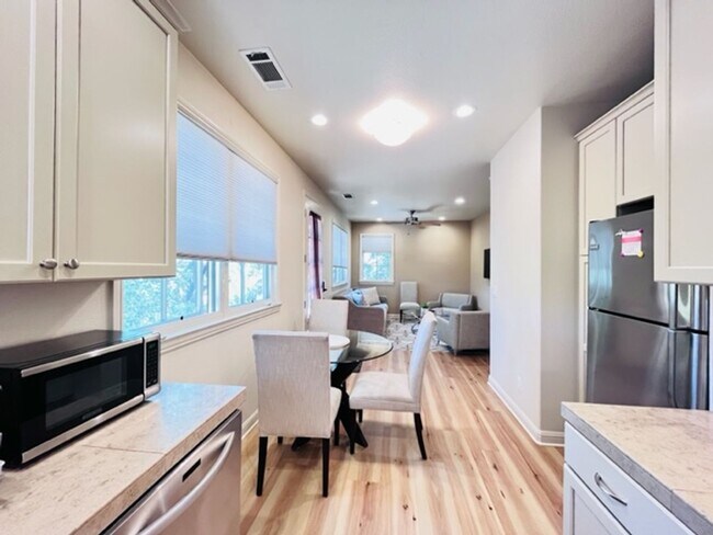 Building Photo - FURNISHED!!! Charming 2BD/1BA Single-Story...