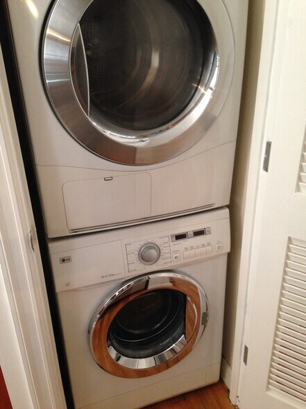 washer dryer - 779 Riverside Dr
