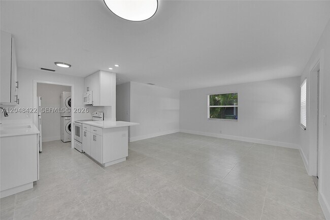 Building Photo - 810 SW 12th Pl