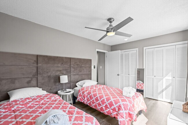 Building Photo - 405 13th Ave S