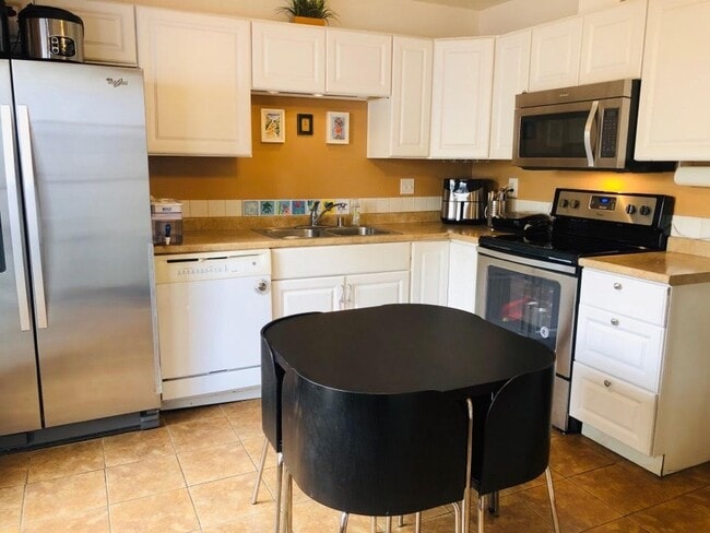 Building Photo - University City (UTC) 2BR/1BA CONDO @ GENE...