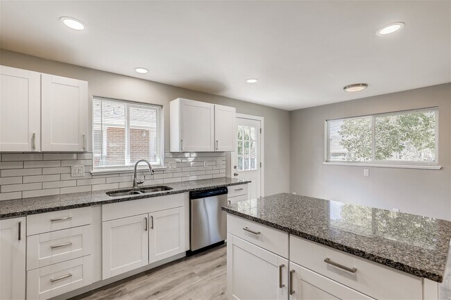 Building Photo - 1732 Florence St