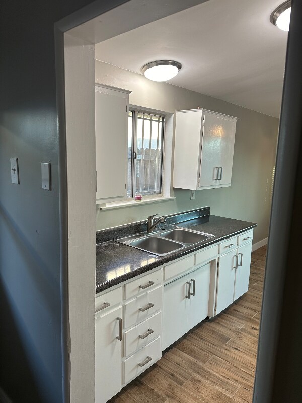 Building Photo - 260 E 46th St