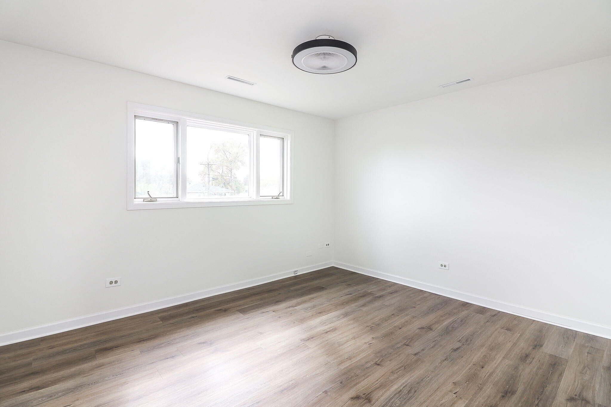 Building Photo - 5907 W 89th St