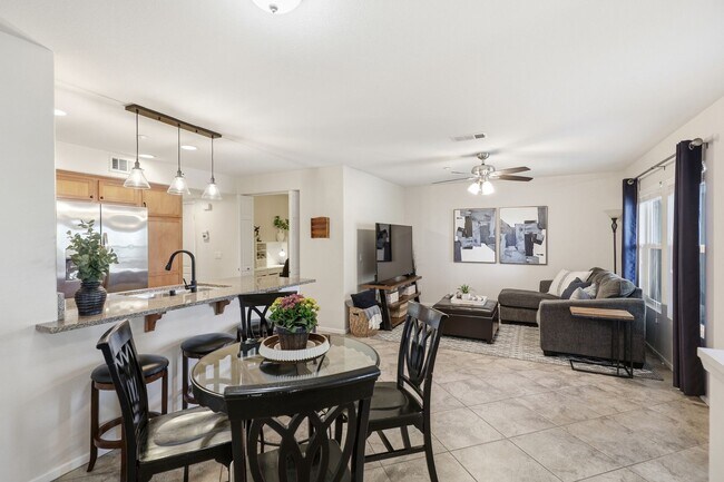 Building Photo - Point Loma, "The Bay" 2 bed 2 Bath Townhome now available! Amazing amenities, don't miss out