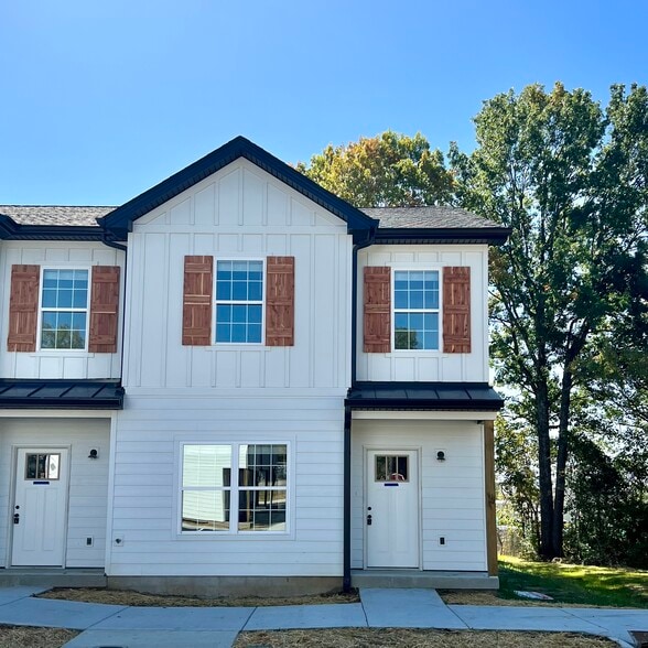 Building Photo - 1410B Bluebird Rd