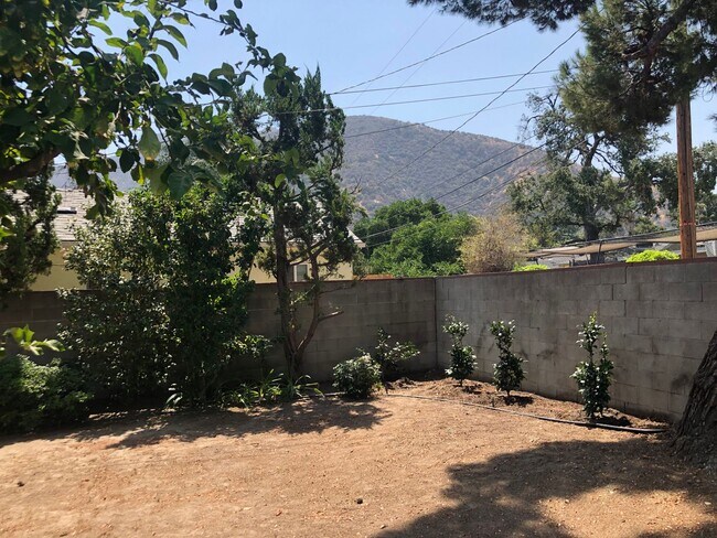 Building Photo - COMING SOON! Beautiful Home near Warner Brothers Studio! AVAILABLE 6/10/2026