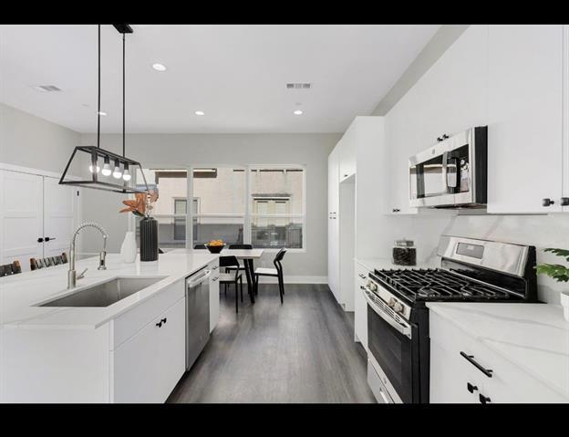 Building Photo - 5810 Hudson St