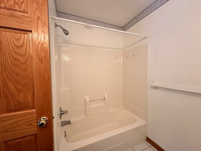 Building Photo - 1620 Spinaker Dr