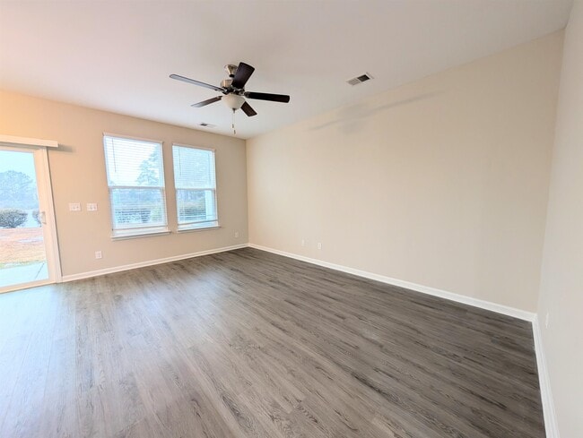 Building Photo - 129 Goldenrod Cir