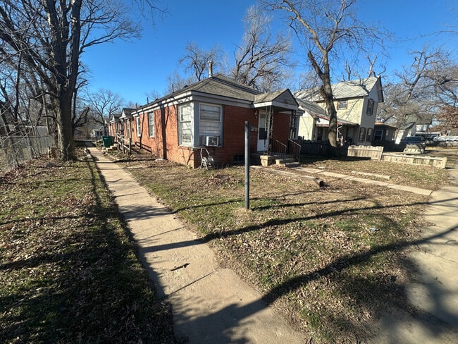 Building Photo - 1039 S Laura Ave