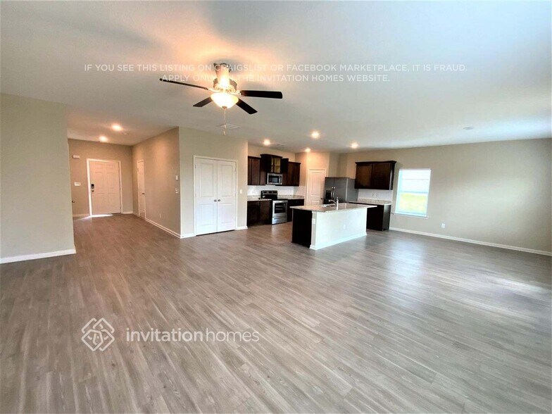 Building Photo - 439 Vermeer Ct