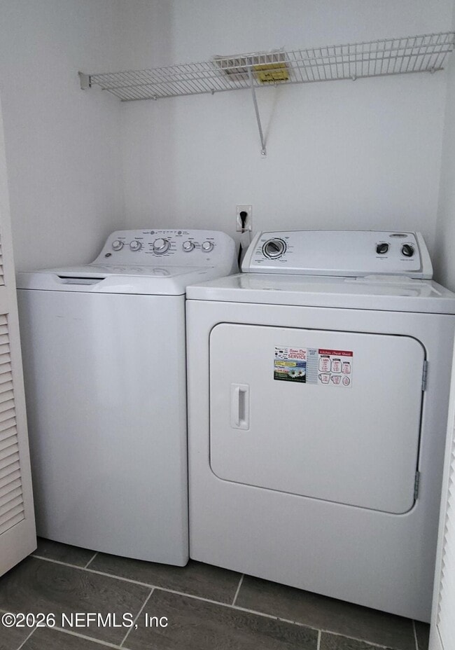 Building Photo - 2303 Sunset Bluff Dr