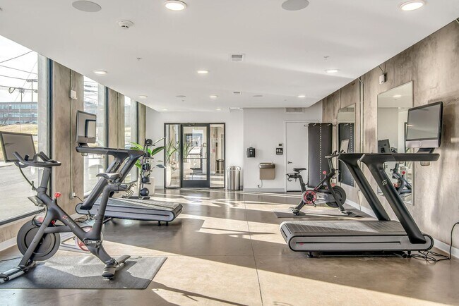 Building Photo - Stunning one bedroom unit in The Wedgewood section of town.