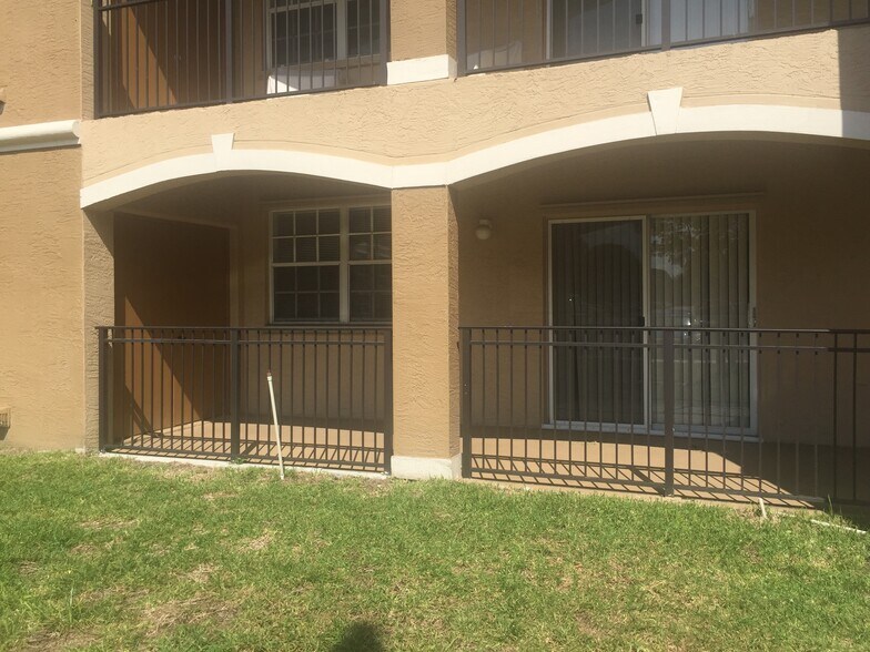 CLOSED IN PORCH - 201 SW 116th Ave