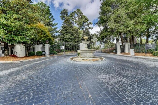 Building Photo - 2 bedroom condo in Atlanta in gated community